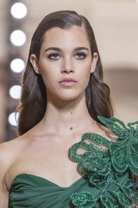 442540800_ElieSaabFall2018DetailsNQVnbbL3Vbpx.thumb.jpg.6e55853ae365392769e9d2aa40614cd9.jpg