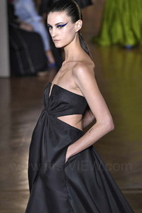 498556144_ValentinoFW2018PHC4.thumb.jpg.fa4ad053b360bcbd5ea2b4b5c8ef9618.jpg