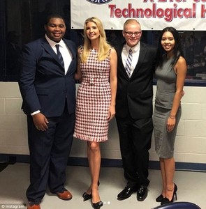 4E18B35C00000578-5938797-Meet_and_greet_Ivanka_also_posed_for_photos_with_students_at_the-a-211_1531245497952.jpg