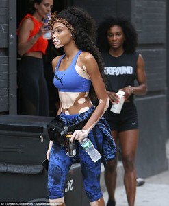 4E8C07C900000578-5990149-Sensational_figure_Winnie_Harlow_flaunted_her_toned_abs_in_a_cro-a-17_1532516396925.jpg