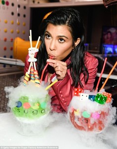 4EA96CDD00000578-6003649-Smokin_Kourtney_sizzled_as_she_sipped_smoking_drinks_and_cupped_-m-100_1532838933256.thumb.jpg.1c536635c59e30be2b895ac30e68b893.jpg