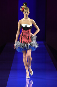 500099449_ChristianLacroix2001HauteCouture133.thumb.jpg.3c1eb024441ab7df938ad18e1719930c.jpg