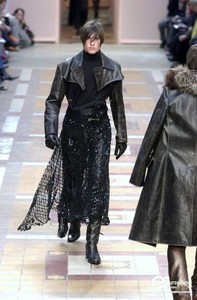 532532352_JeanPaulGaultierFW2001PFW1.thumb.jpg.24add57d896ad7a9bfd6821170790607.jpg