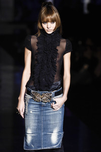 553197119_JustCavalli2006WomenRTW71.thumb.jpg.6a111586e65c41c105d04edcd0a973b8.jpg