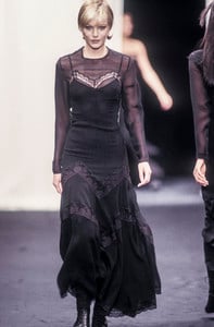 568305371_AlbertaFerretti1993WomenRTW109.thumb.jpg.06e549860094350417160707d82f3269.jpg