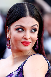 Aishwarya+Rai+Girls+Sun+Les+Filles+Du+Soleil+qH3vZY5Mbaox.jpg