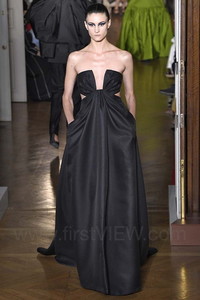 585413103_ValentinoFW2018PHC1.thumb.jpg.6bd54b7e04188c895c0f2e7d28a77fe1.jpg
