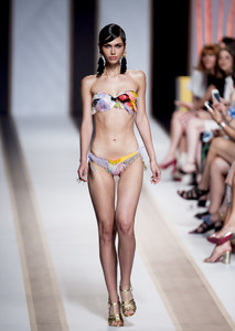 Dolores+Cortes+Mercedes+Benz+Fashion+Week+P6__ECkIyDYx.jpg