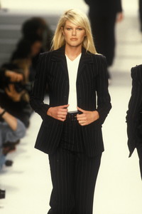 595961387_RalphLauren1996WomenRTW83.thumb.jpg.9b97fc8acbe71f4d173c08747484d64e.jpg