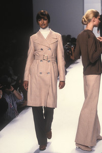 637159766_IsaacMizrahi1996WomenRTW40.thumb.jpg.2d5f99f7e3b7ee359dca9fd7cef1eb30.jpg