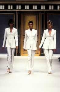 662690894_HerveLeger1996WomenRTW25.thumb.jpg.82e78bc115459162119e93e30f31f359.jpg