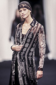 691753608_AlbertaFerretti1993WomenRTW34.thumb.jpg.98684b3f487f601905c99a4f57544d39.jpg