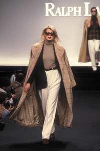 716920019_RalphLauren1995WomenRTW6.thumb.jpg.37f13b3097b20cbf30524859b8fe100a.jpg