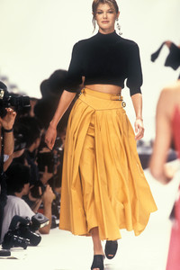 732421807_ChristianDior1994WomenRTW116.thumb.jpg.8c44887abd5c2b3b15694ab57054fbfa.jpg