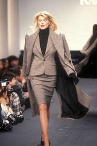 734936132_RalphLauren1995WomenRTW26.thumb.jpg.b9828a65f1cedf5c8731ce0a9adeca6f.jpg