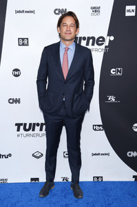 Enrique+Murciano+Turner+Upfront+2018+Arrivals+pKw2SHRw7nxx.jpg