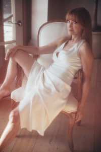 797756920_JaneSeymour_AaronFeaver_BecomingJane(6).thumb.jpg.5aa3af31ff7f2db265b6c81dda566ddf.jpg