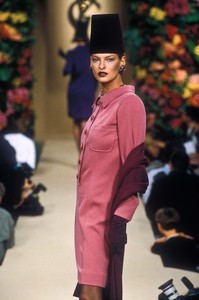 826129860_YvesSaintLaurent1996HauteCouture36.thumb.jpg.fb39c7796036e26d306763ebca461548.jpg