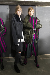 855179025_sacai-bks-v-rf18-0510(1).thumb.jpg.9b2d4a25d693c61e7f02c695e6d40d1d.jpg