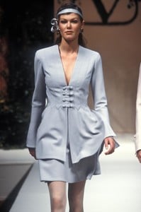 897388487_Valentino1994HauteCouture30.thumb.jpg.b2baed230bdec73706d95834bb1b7f6e.jpg