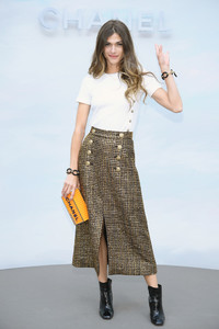 939046425_ElisaSednaouiChanelFrontRowParisFashionan0GlvvB_2Gx.thumb.jpg.8b2d522c940dcc2a8f9439c7e6d211ba.jpg