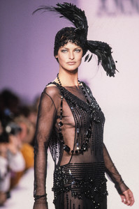 963419202_AnnaSui1996WomenRTW103.thumb.jpg.7b7ad2da564b0e0b7edbf8d123e917ad.jpg