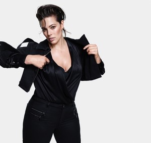 Ashley-Graham-Marina-Rinaldi-Denim-Fall-2018-Campaign03.thumb.jpg.ef2f4d4373d13c30dda83eb85dce71b2.jpg