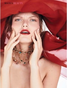 Bisous_Magazine_-_Spring_2018-page-015.jpg