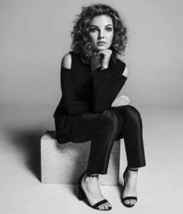 Camren-Bicondova-e-2731057.jpg