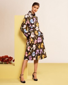 Dolce-Gabbana-Fall-2018-Neiman-Marcus-Lookbook01.thumb.jpg.8fb7e31418ee51389273c447c9b7524b.jpg