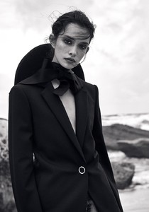 ELLE-Indonesia-August-2018-Zoe-Barnard-by-Jeremy-Choh-1-2.thumb.jpg.1de9561b8989c0d8a2dbe5604de8e020.jpg