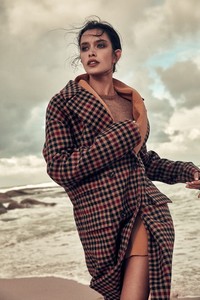 ELLE-Indonesia-August-2018-Zoe-Barnard-by-Jeremy-Choh-10.thumb.jpg.34072a145552a628dfe11bbed0d080f5.jpg