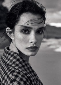 ELLE-Indonesia-August-2018-Zoe-Barnard-by-Jeremy-Choh-11.thumb.jpg.e0d5cd1749d72169c00104df45f01de9.jpg