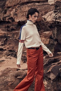 ELLE-Indonesia-August-2018-Zoe-Barnard-by-Jeremy-Choh-14.thumb.jpg.9065db5b7cdbeacb73d01a75ed14d343.jpg