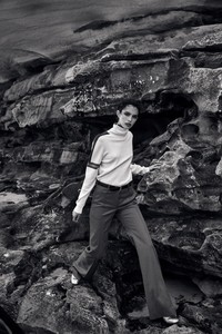 ELLE-Indonesia-August-2018-Zoe-Barnard-by-Jeremy-Choh-15.thumb.jpg.d92b5b03801587bb1bc621dad2d87708.jpg