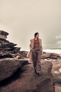 ELLE-Indonesia-August-2018-Zoe-Barnard-by-Jeremy-Choh-16.thumb.jpg.174f1dc12db1b5d446aac82781ff5c84.jpg