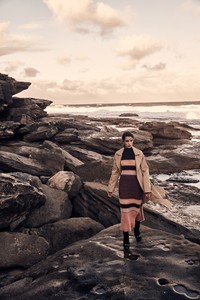 ELLE-Indonesia-August-2018-Zoe-Barnard-by-Jeremy-Choh-19.thumb.jpg.55d0afb52e9882792d24b74849a574ec.jpg