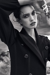 ELLE-Indonesia-August-2018-Zoe-Barnard-by-Jeremy-Choh-2.thumb.jpg.5545c8ad943c24c58c015d60c59c6581.jpg