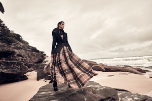 ELLE-Indonesia-August-2018-Zoe-Barnard-by-Jeremy-Choh-8.thumb.jpg.eb9b125d485b1531e37cb818476723a9.jpg