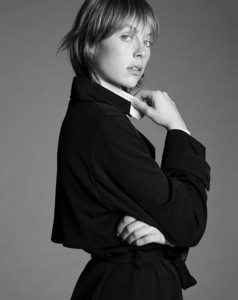 Edie-Campbell-Massimo-Dutti-09-620x779.thumb.jpg.90f57f1765cffff0ec28a83b0f257467.jpg