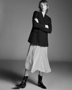 Edie-Campbell-Massimo-Dutti-10-620x778.thumb.jpg.be2492b94c4b289a45617077f01009c5.jpg