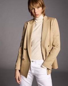 Edie-Campbell-Massimo-Dutti-11-620x780.thumb.jpg.fb1eab3b2d55a1b15b2563a38834fbd3.jpg