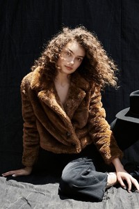 Free-People-Western-Style-Guide-2018-03.thumb.jpg.46ac2f8706255825d77bc849f6b49c4c.jpg