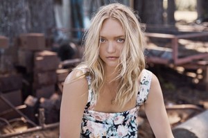 Gemma-Ward-Auguste-2018-Campaign06.thumb.jpg.d6b2786bf7b129a79494a09fb8df8332.jpg