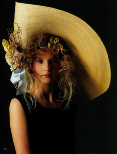 Grignaschi_Vogue_Italia_March_1985_01.thumb.png.3289512f95b7974d29b11d87d2279516.png