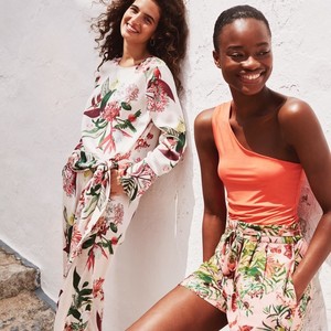 HM-Summer-Prints-2018-Lookbook05.thumb.jpg.3a1da36e44146ed593cc001ef79916c0.jpg
