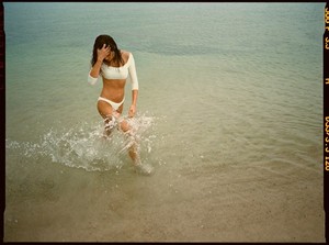 Isabeli-Fontana-Beach-Photos02.thumb.jpg.4ed7488e7e7d14f6707c7e22164a2954.jpg