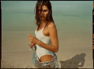 Isabeli-Fontana-Beach-Photos08.thumb.jpg.c2a12b8f21ac4d04f9ae96edb94a65ea.jpg