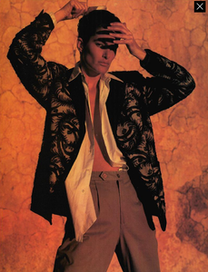 Kaki_Watson_Vogue_Italia_June_1989_02.thumb.png.31c52f768511331703c041edde2ee31e.png