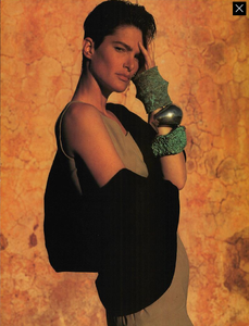 Kaki_Watson_Vogue_Italia_June_1989_06.thumb.png.b3c57c5b5531d1bb23560889a88f5f65.png